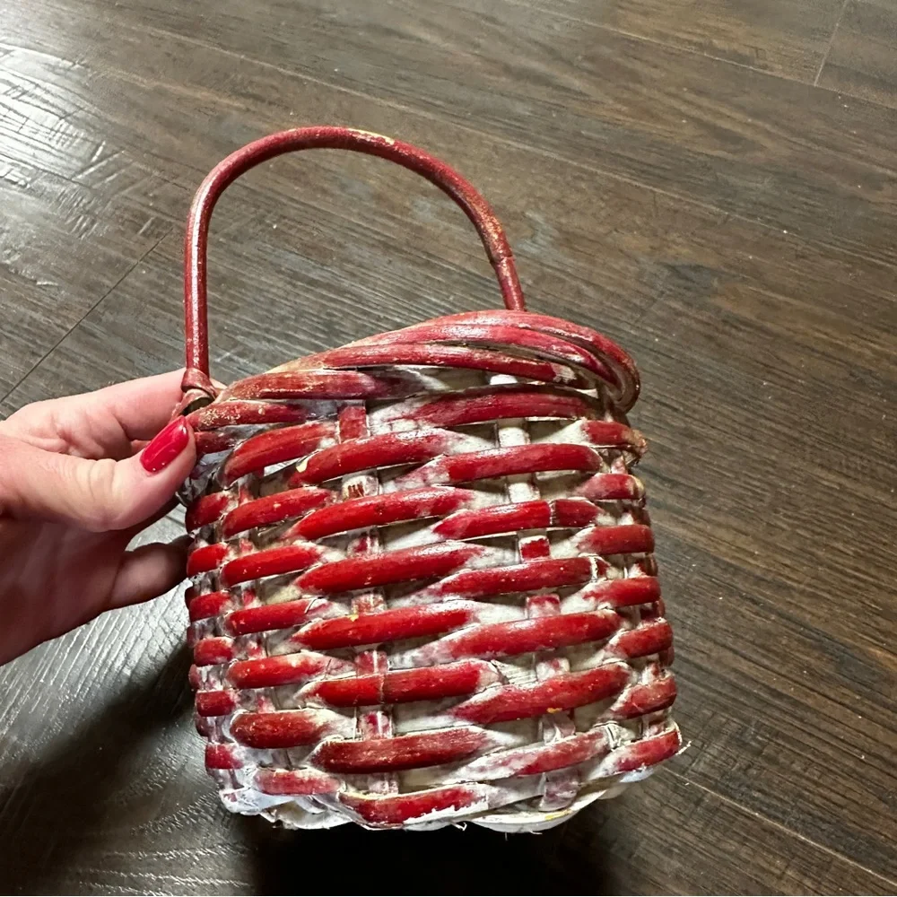 SMALL RED WASHED DECORATIVE BASKET - Picture 3 of 12